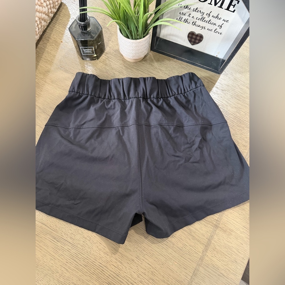 Lululemon Shorts Size 4 - Picture 5 of 10